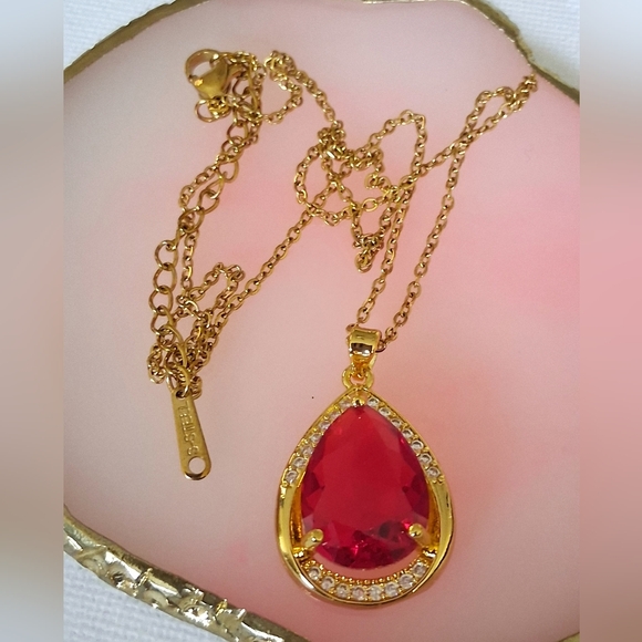 Pretty Red & Gold Necklace - Picture 3 of 8